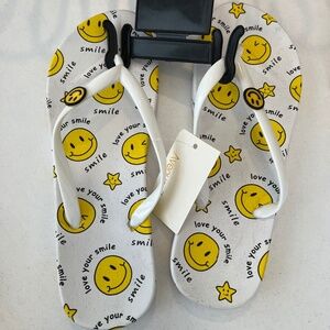 Smiley Face Smile Flip Flop Sandals - Size Medium NWT